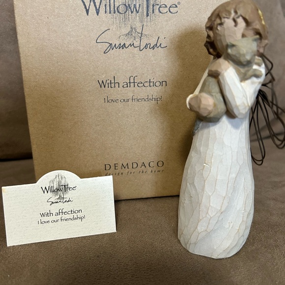 Willow Tree ‘With Affection’ Angel with Cat - Cream and Brown - Picture 7 of 11
